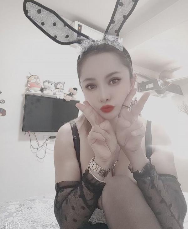 傲人巨乳漂亮小姐姐