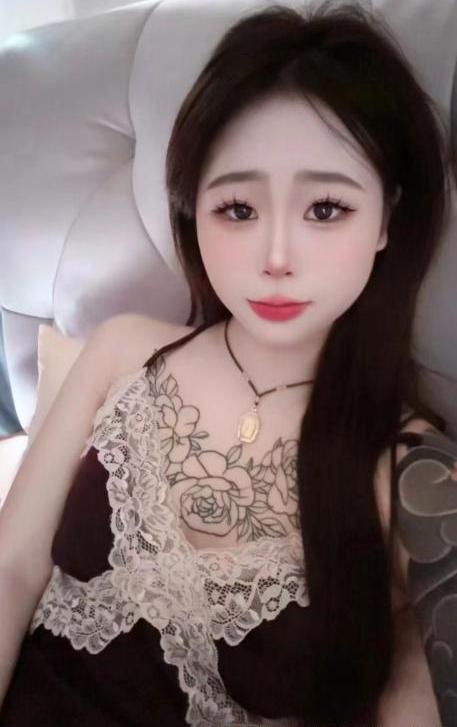 很稚嫩的小姐姐