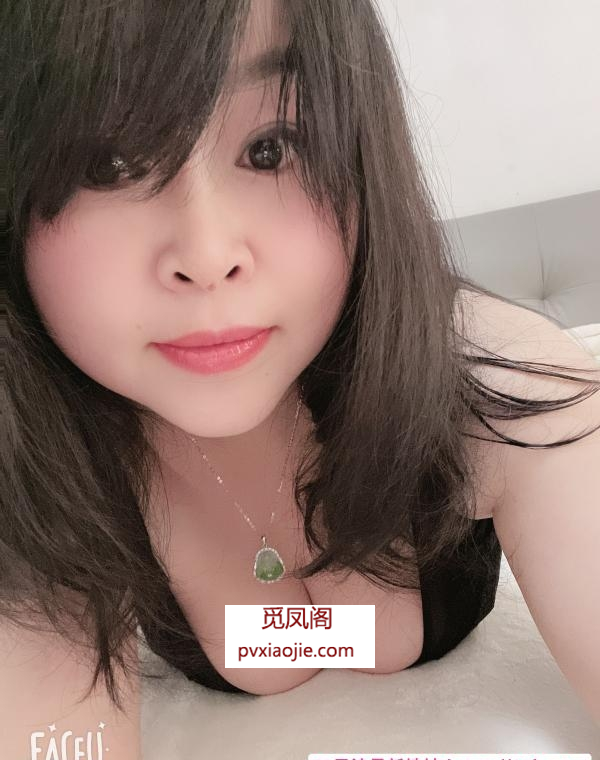 钟楼可爱小美女