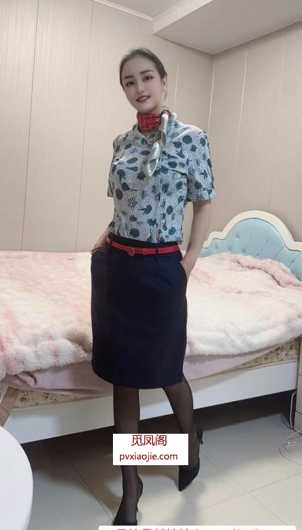 长腿甜美空姐来了
