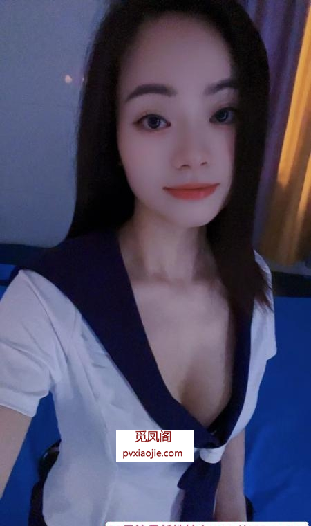 皮肤白嫩小姐姐茉莉