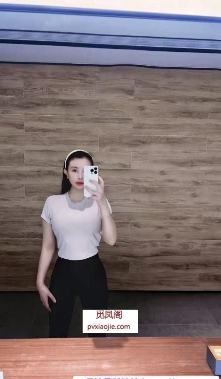 胸大腰细健身小少妇