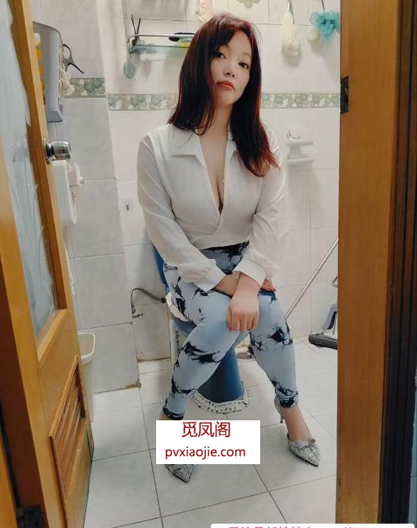 商场内可搞美甲大胸妹