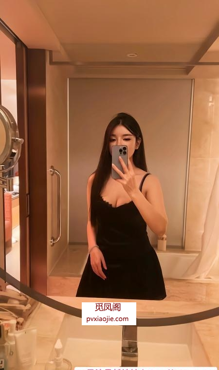 长腿大胸情趣妹子