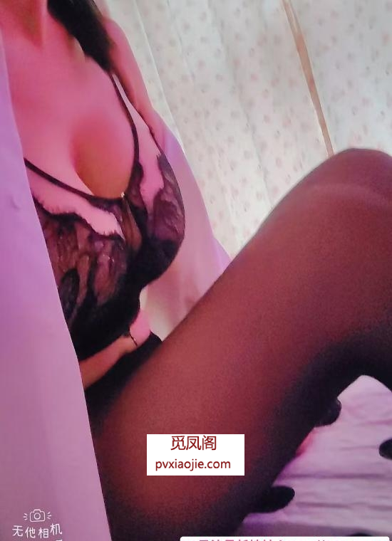 新吴性感诱惑小姐姐