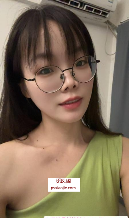 眼镜妹兼职诗诗