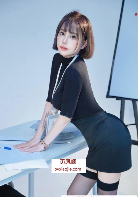 丰满大胸短发冰淇淋